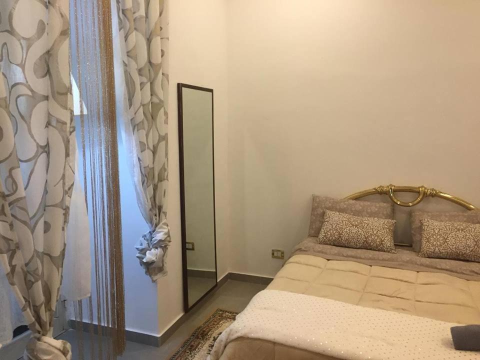 Room Don Carlo Napels Buitenkant foto