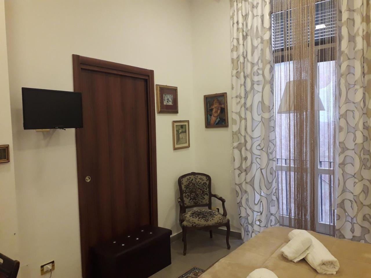 Room Don Carlo Napels Buitenkant foto