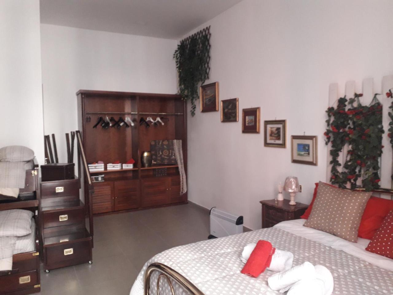 Room Don Carlo Napels Buitenkant foto