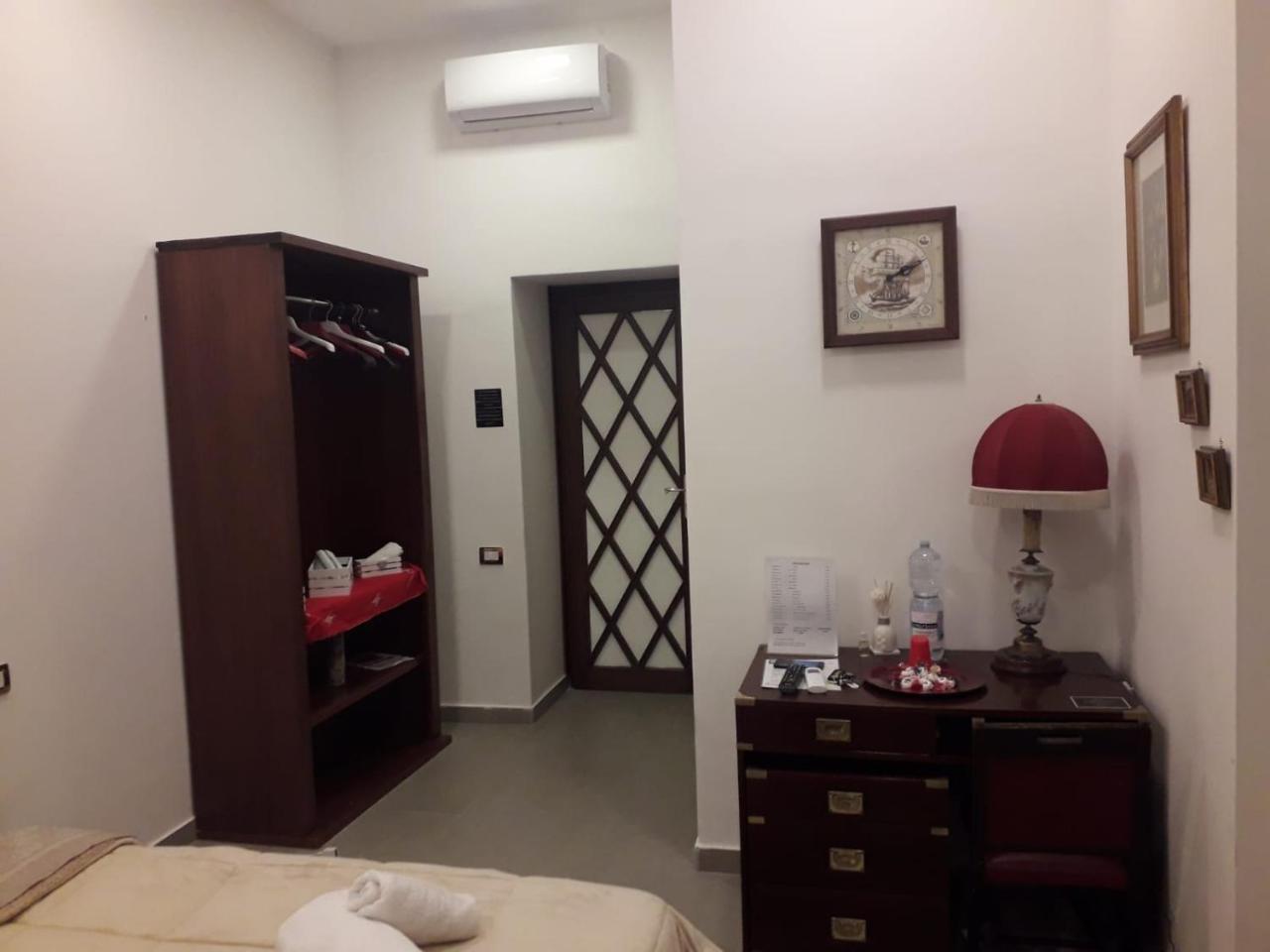 Room Don Carlo Napels Buitenkant foto