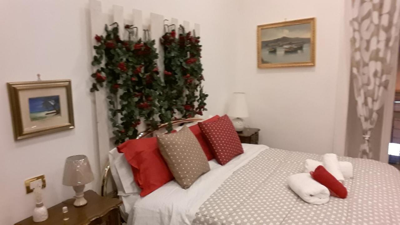 Room Don Carlo Napels Buitenkant foto